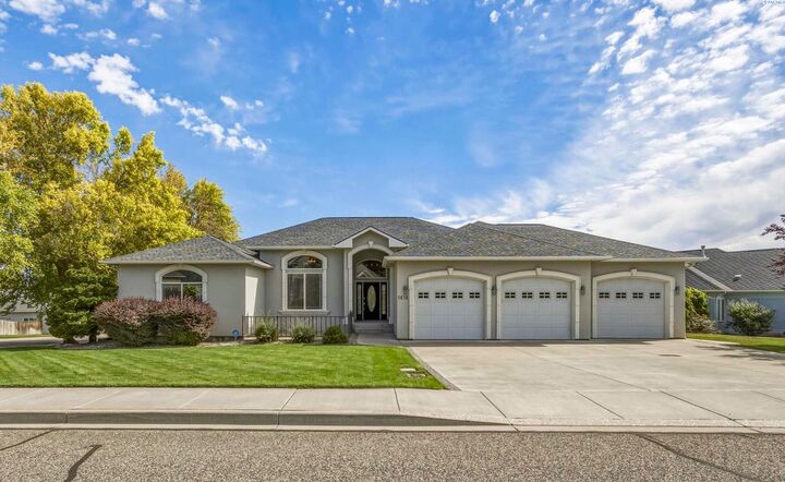 Property Photo: 1418 Chardonnay Drive WA 99352