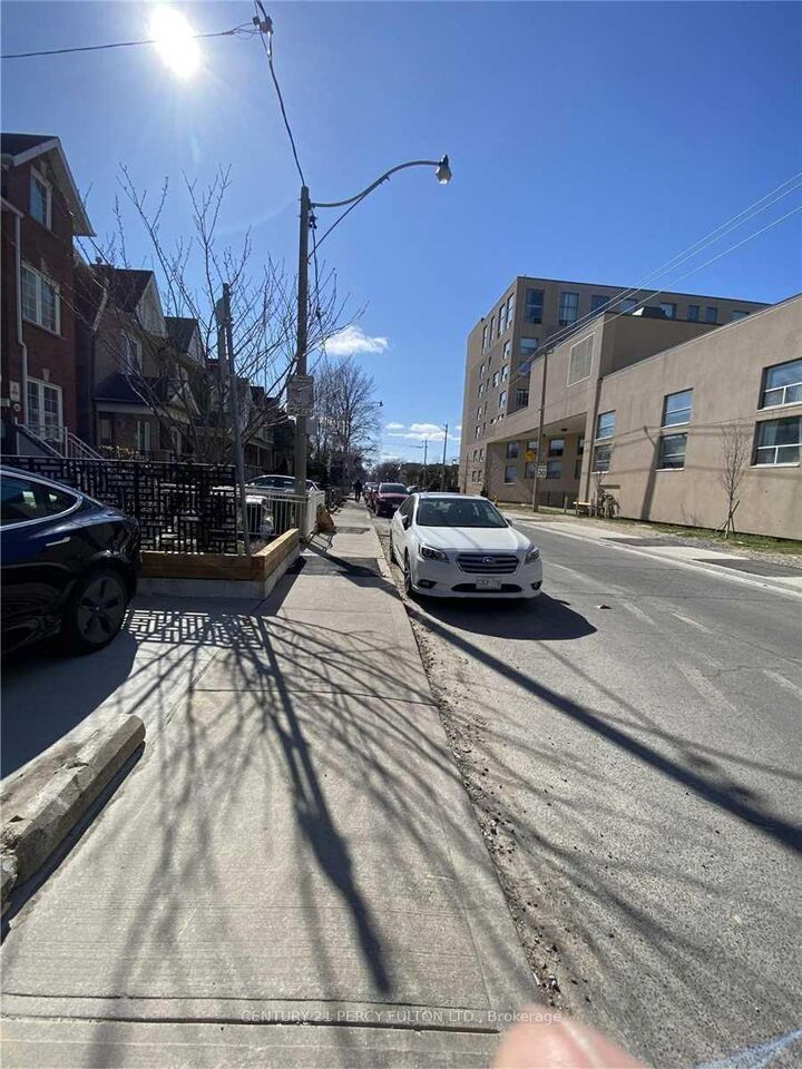 Property Photo: 746 Lansdowne Avenue Bsmt ON M6H 3Y8