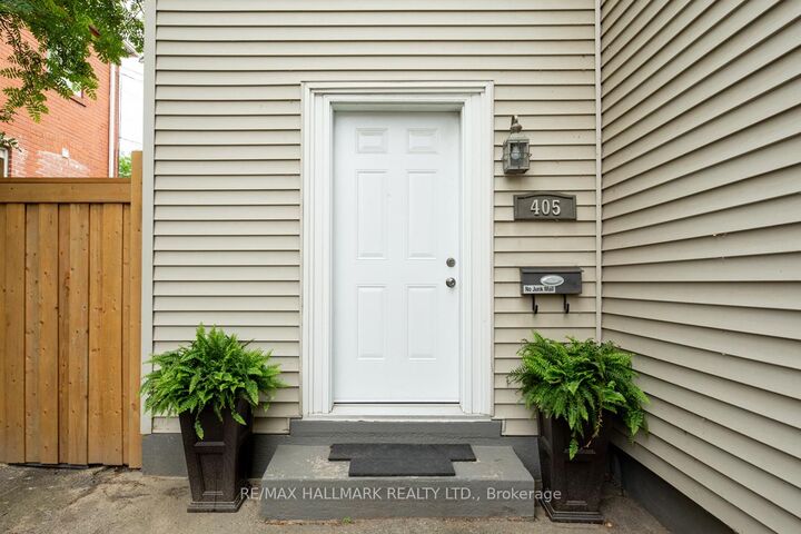 Property Photo:  405 Kingston Road Main Floor  ON M4L 1V1 
