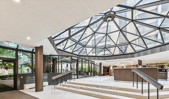 Property Photo:  280 Simcoe Street 807  ON M5T 2Y5 