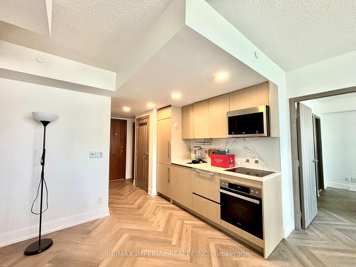 Property Photo:  38 Widmer Street 2602  ON M5V 2E9 