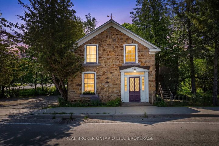 595 King Street E — photo 1