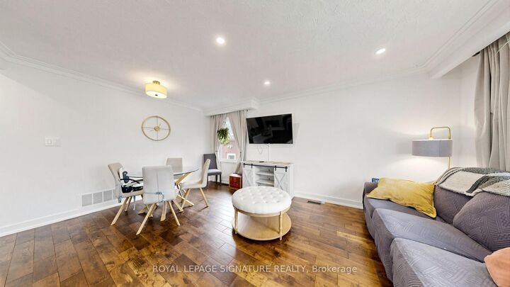 Property Photo:  33 Neapolitan Drive  ON M1P 4B2 