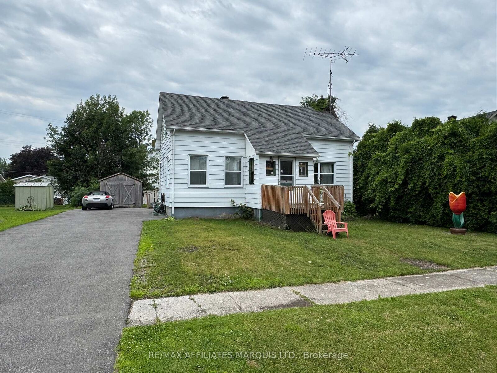 Property Photo: 42 Laurier Drive ON K0C 1X0