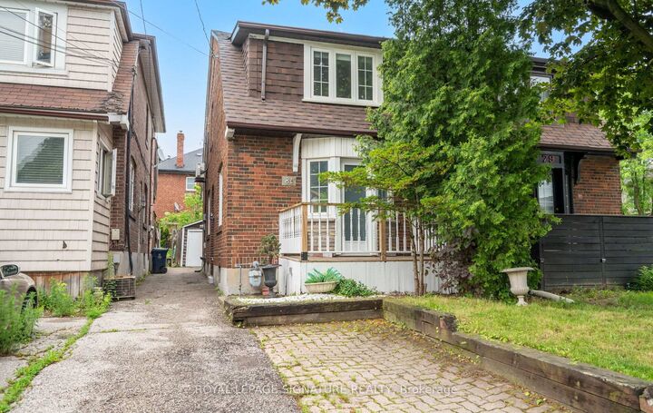 Property Photo:  81 Cleveland Street  ON M4S 2W4 