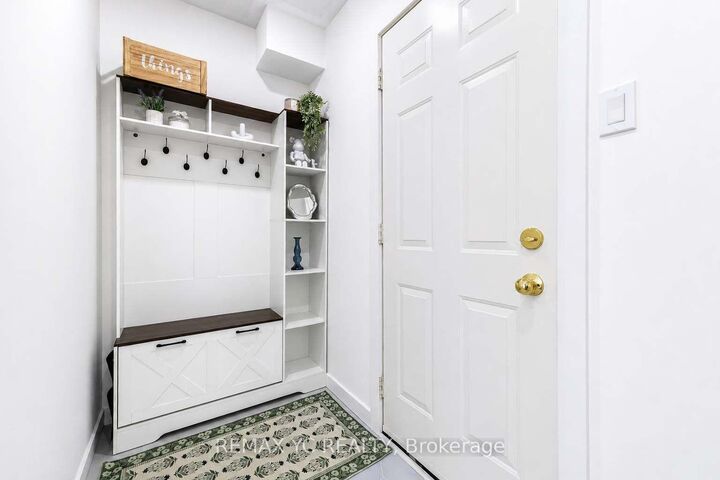 Property Photo: 38 Pickett Crescent ON L4N 8B8