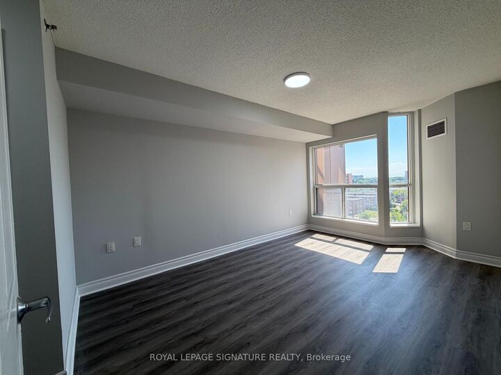 Property Photo: 2 Neptune Drive 816 ON M6A 3E6