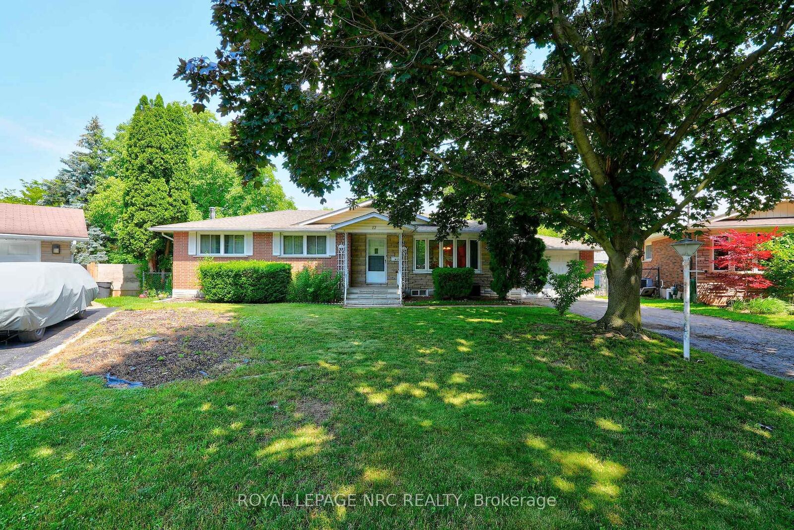 Property Photo: 17 St. Louis Place ON L2M 1K1