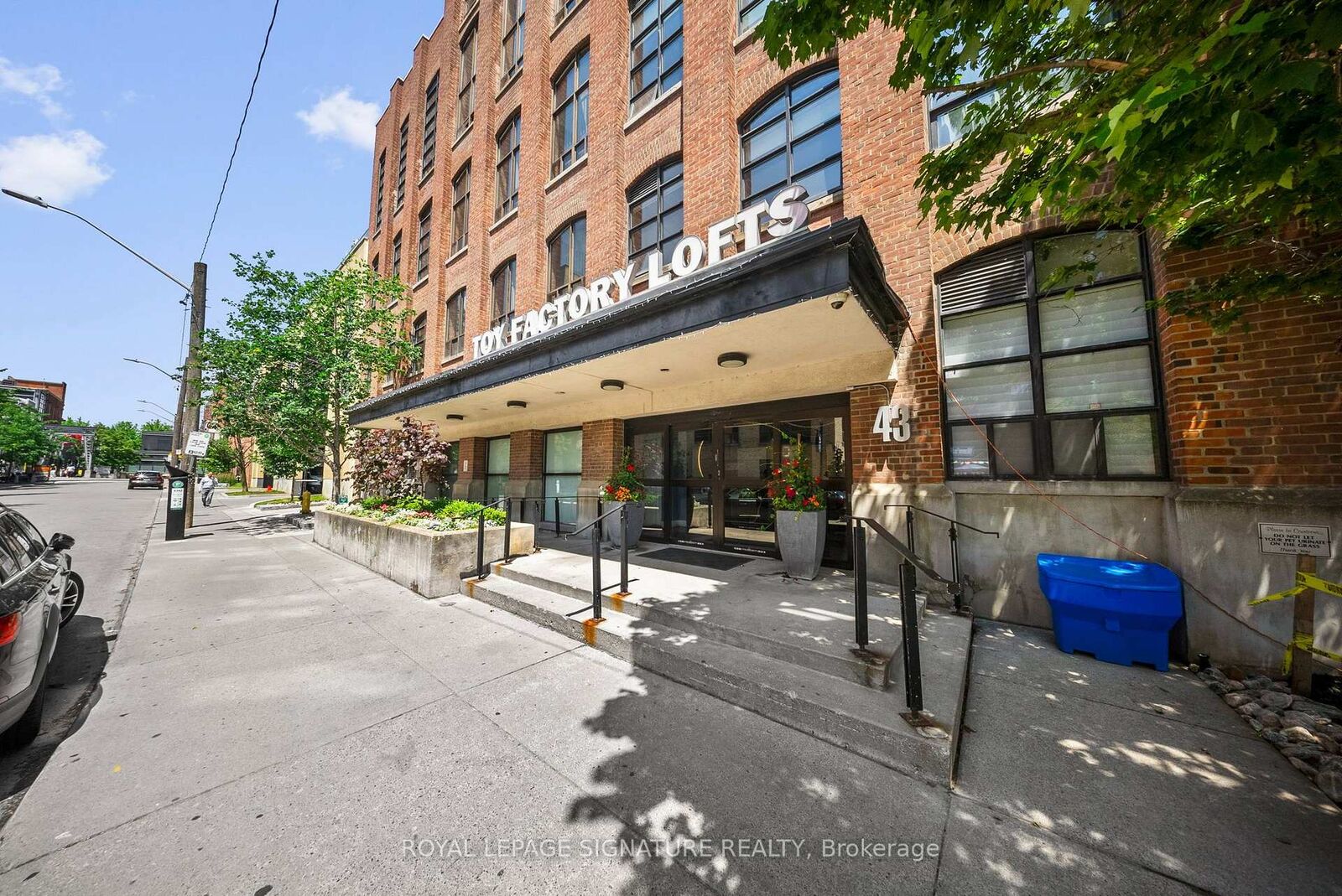 Property Photo: 43 Hanna Avenue 411 ON M6K 1X1