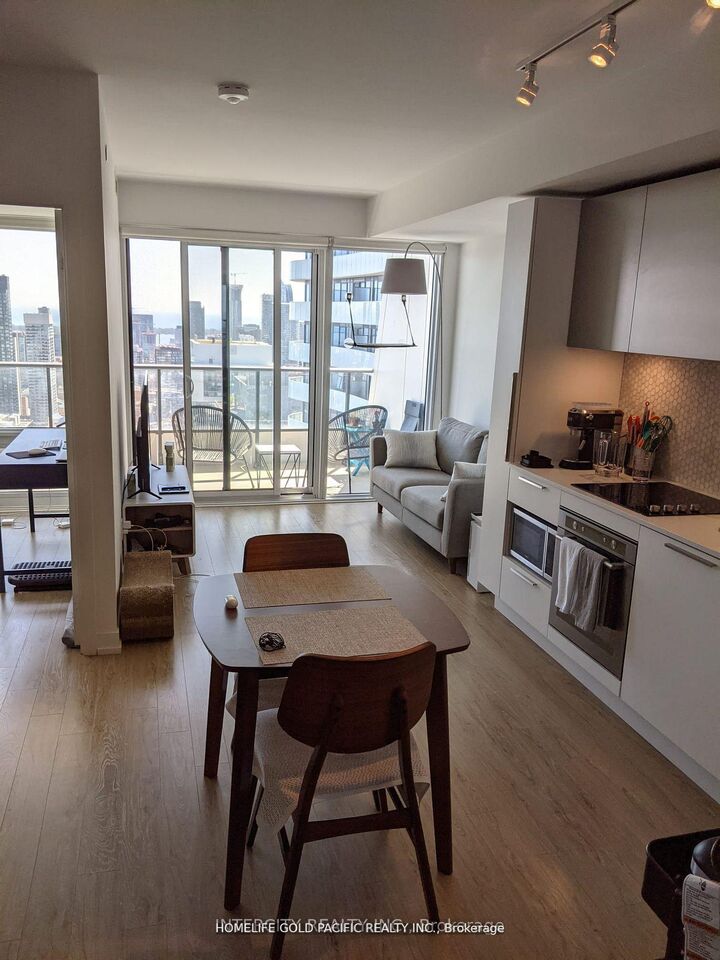 Property Photo:  85 Wood Street Ph #17  ON M4Y 0E8 