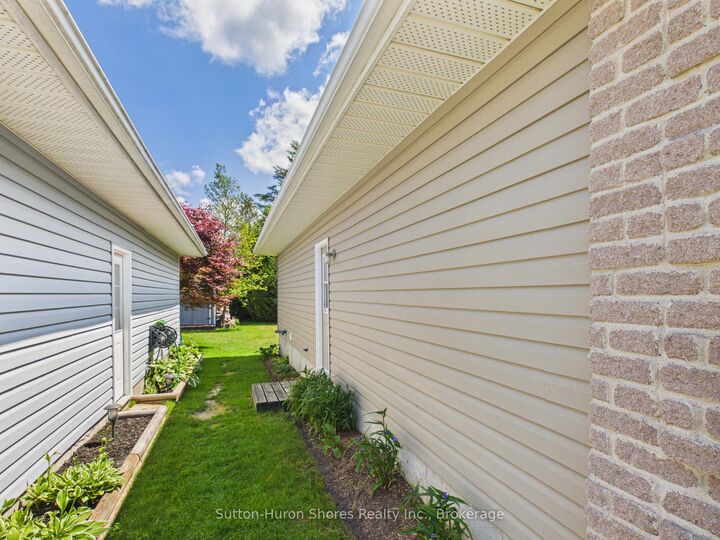 Property Photo: 14 Eastgate Drive ON N0H 2L0