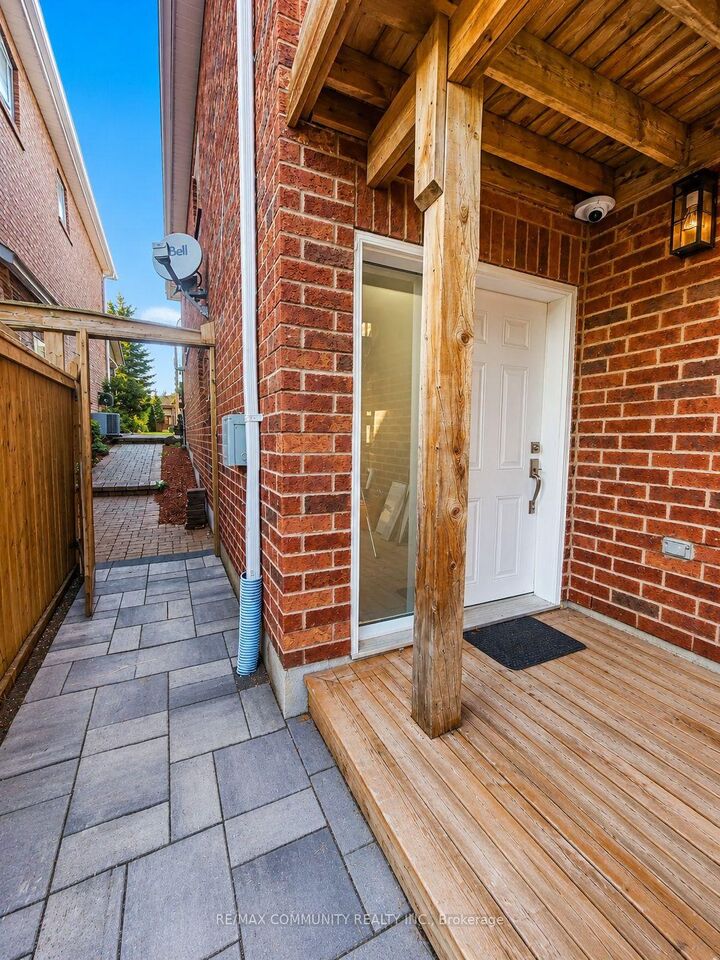 Property Photo: 19 Lacroix Court Bsmt ON L1R 3B4