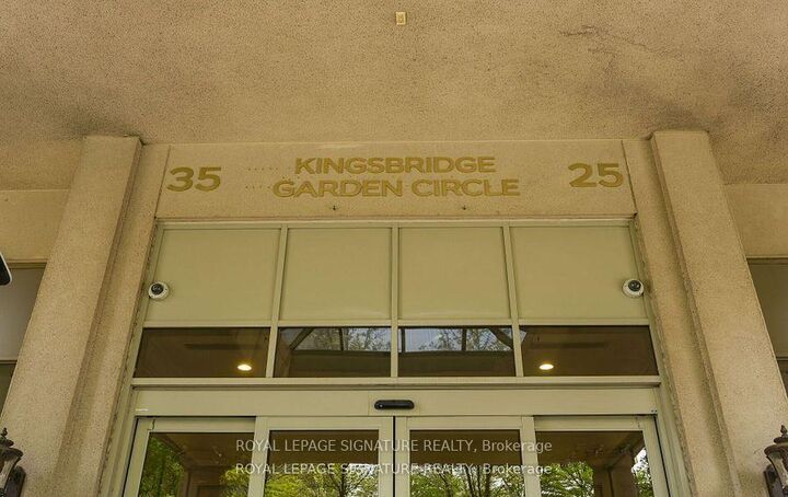 Property Photo: 25 Kingsbridge Garden Circle 923 ON L5R 4B1