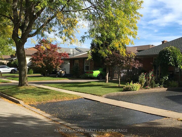 Property Photo: 6086 Eldorado Avenue ON L2H 2E7