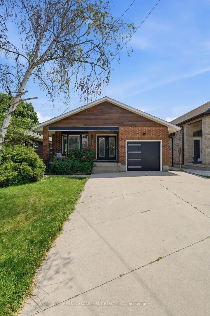 Photo de la propriété:  303 Caledon Avenue Lower  ON L9C 3C9 