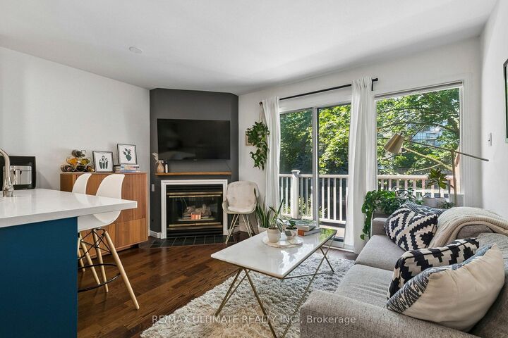 Property Photo:  660 Wellington Street W C  ON M5V 1G4 