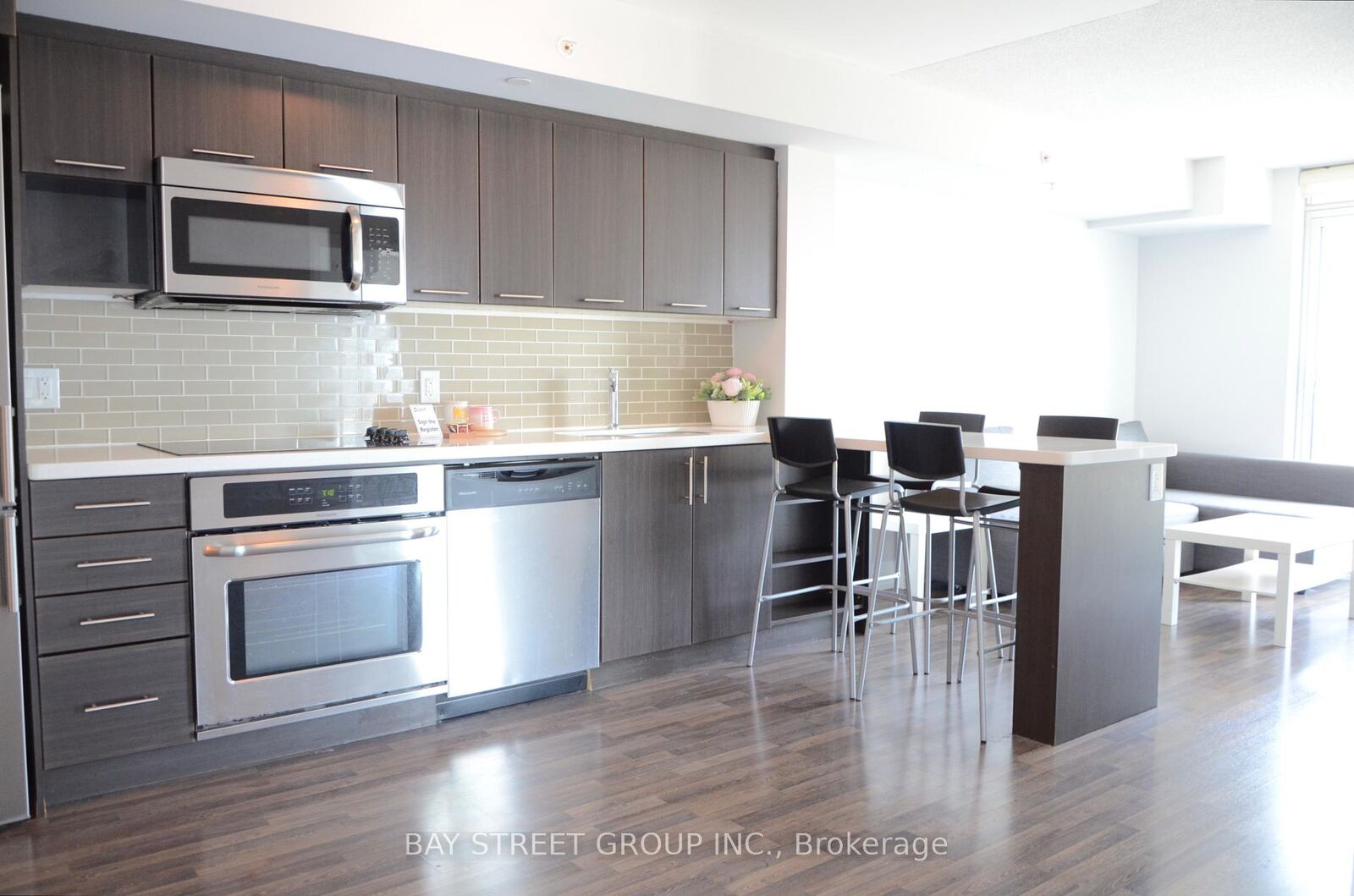 Property Photo: 555 Wilson Avenue #1009E ON M3H 0C5