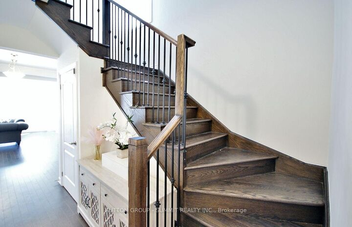 174 Stevenson Crescent — photo 1