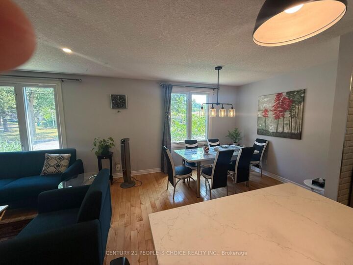 Property Photo: 74 Alayne Crescent ON N6E 2A3