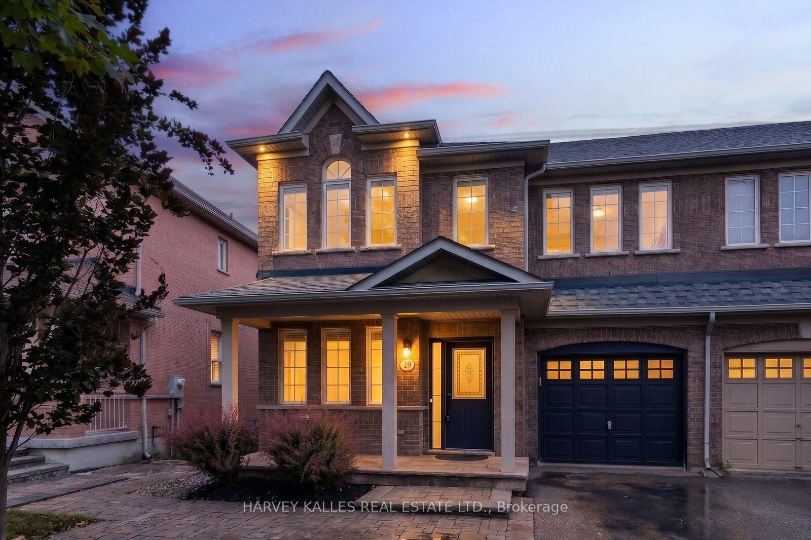 Property Photo: 19 Starr Crescent ON L4G 7X4