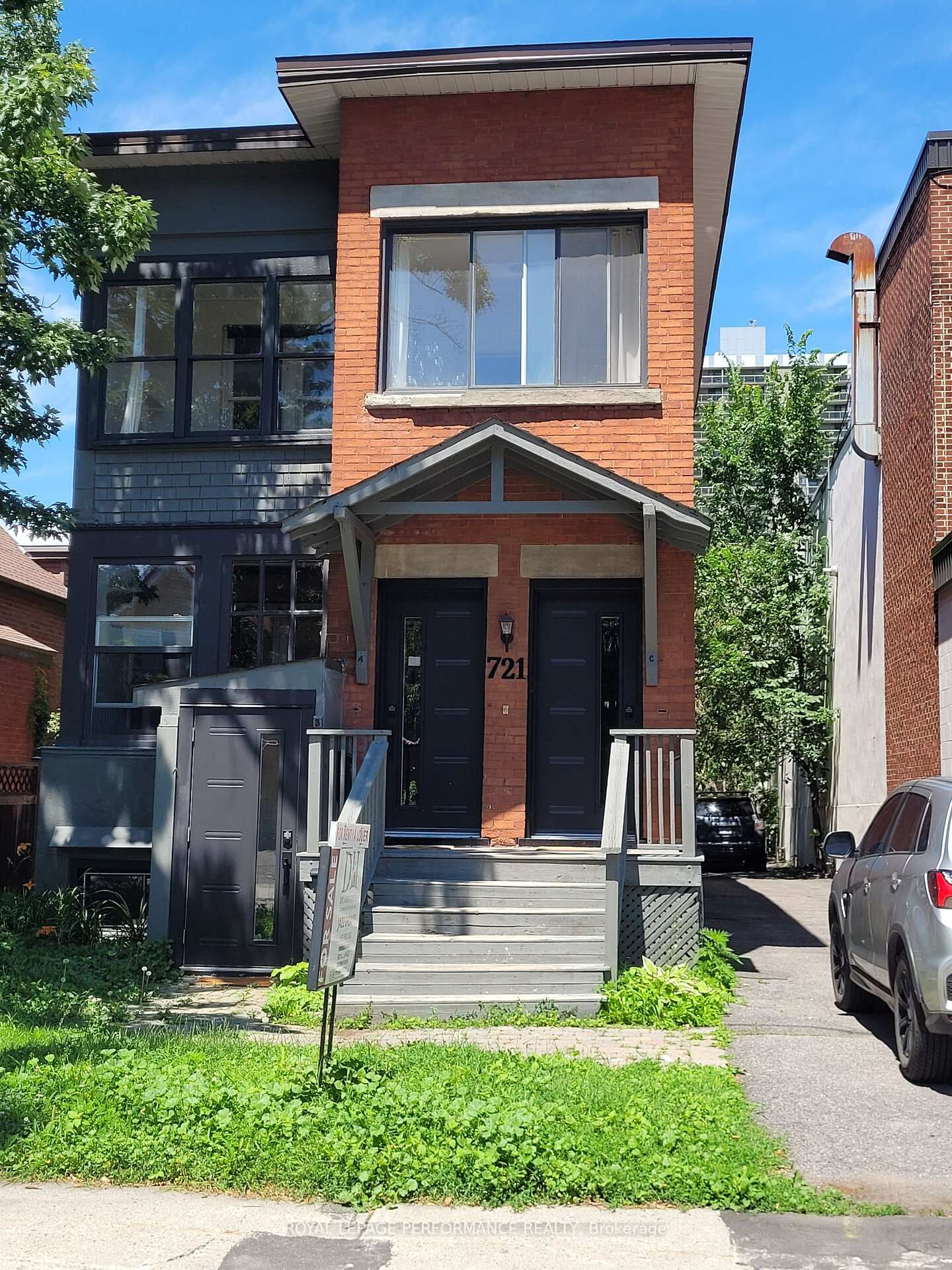 Property Photo: 721 C Cooper Street ON K1R 5J5