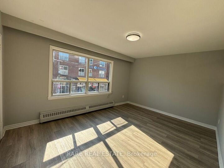 Property Photo:  265 Augusta Avenue 2  ON M5T 2M1 