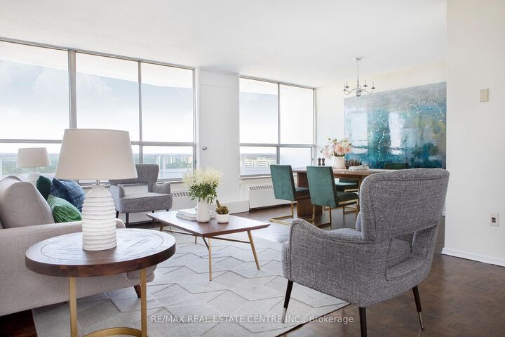Property Photo:  150 Graydon Hall Drive 1502  ON M3A 3B3 