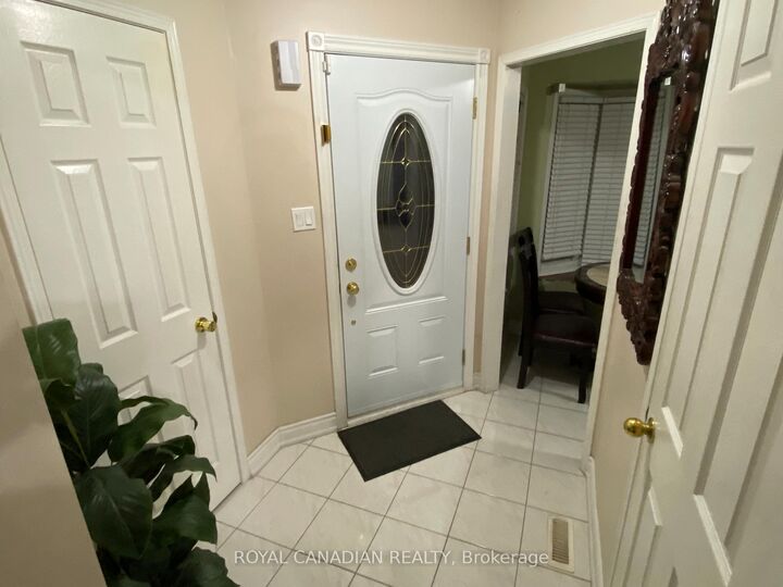 Property Photo: 9 Clarion Crescent Upper ON L3S 3M8