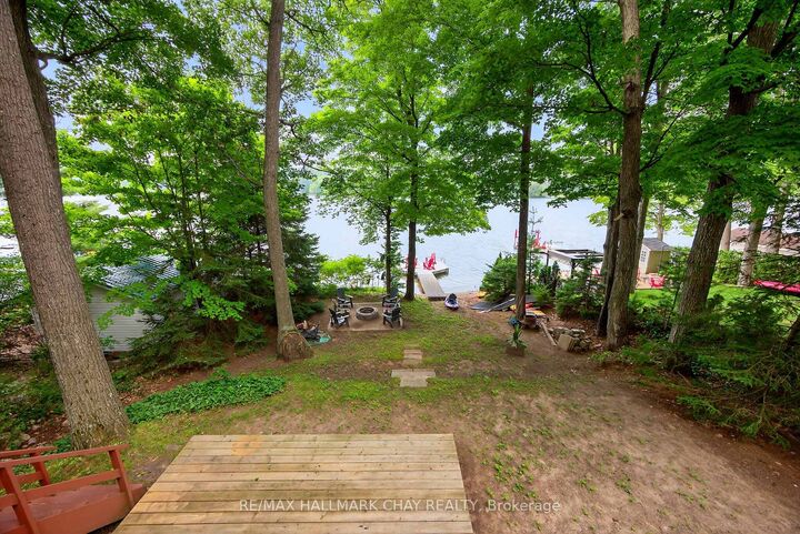 176 Farlain Lake Road E — photo 1