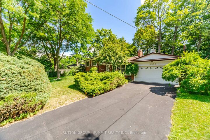 Property Photo: 3359 Enniskillen Circle ON L5C 2M9