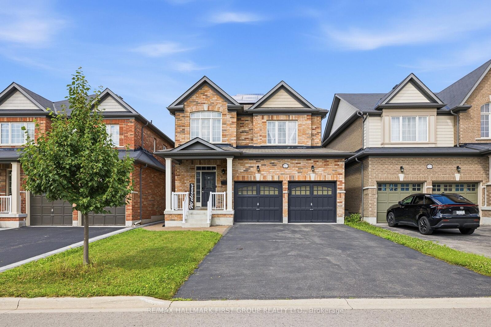 Property Photo:  527 Halo Street  ON L1L 0H9 