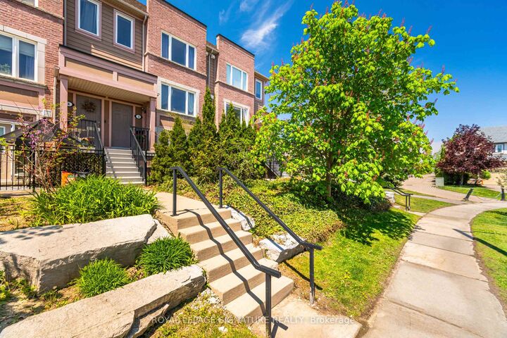 Property Photo:  4855 Half Moon Grove 3  ON L5M 8C7 