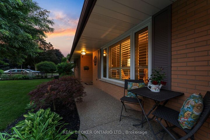 Property Photo:  13 Bluebird Place  ON N3B 1W7 