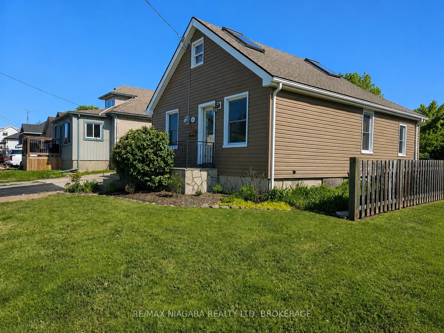 Property Photo: 63 Sullivan Avenue ON L2V 2Y7