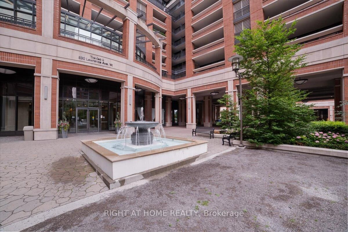 Property Photo: 830 Lawrence Avenue 537 ON M6A 0C4