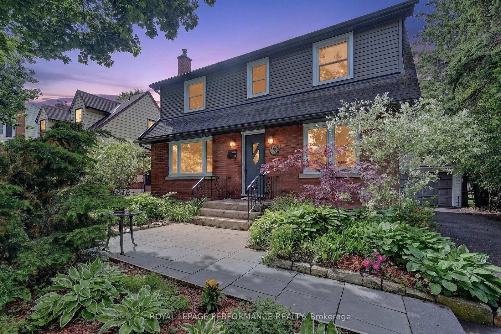 Property Photo:  140 Begonia Avenue  ON K1H 6E4 