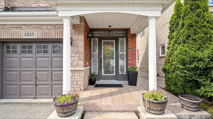 Property Photo: 1225 Houston Drive ON L9T 6G4