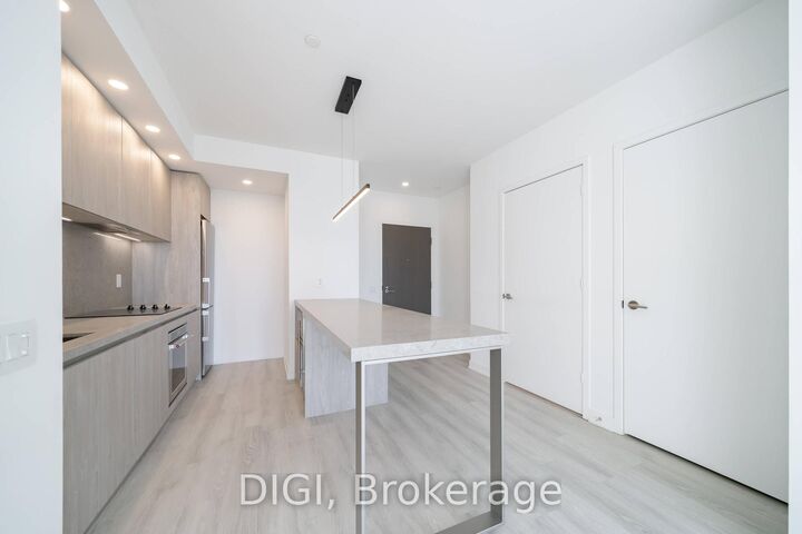 Property Photo:  57 Spadina Avenue 3307  ON M5V 0T9 