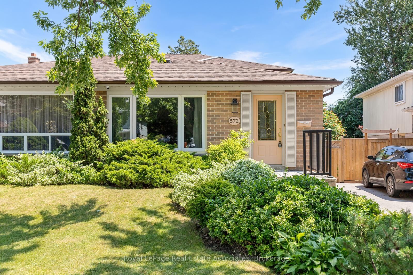 Property Photo:  572 Tedwyn Drive  ON L5A 1J9 