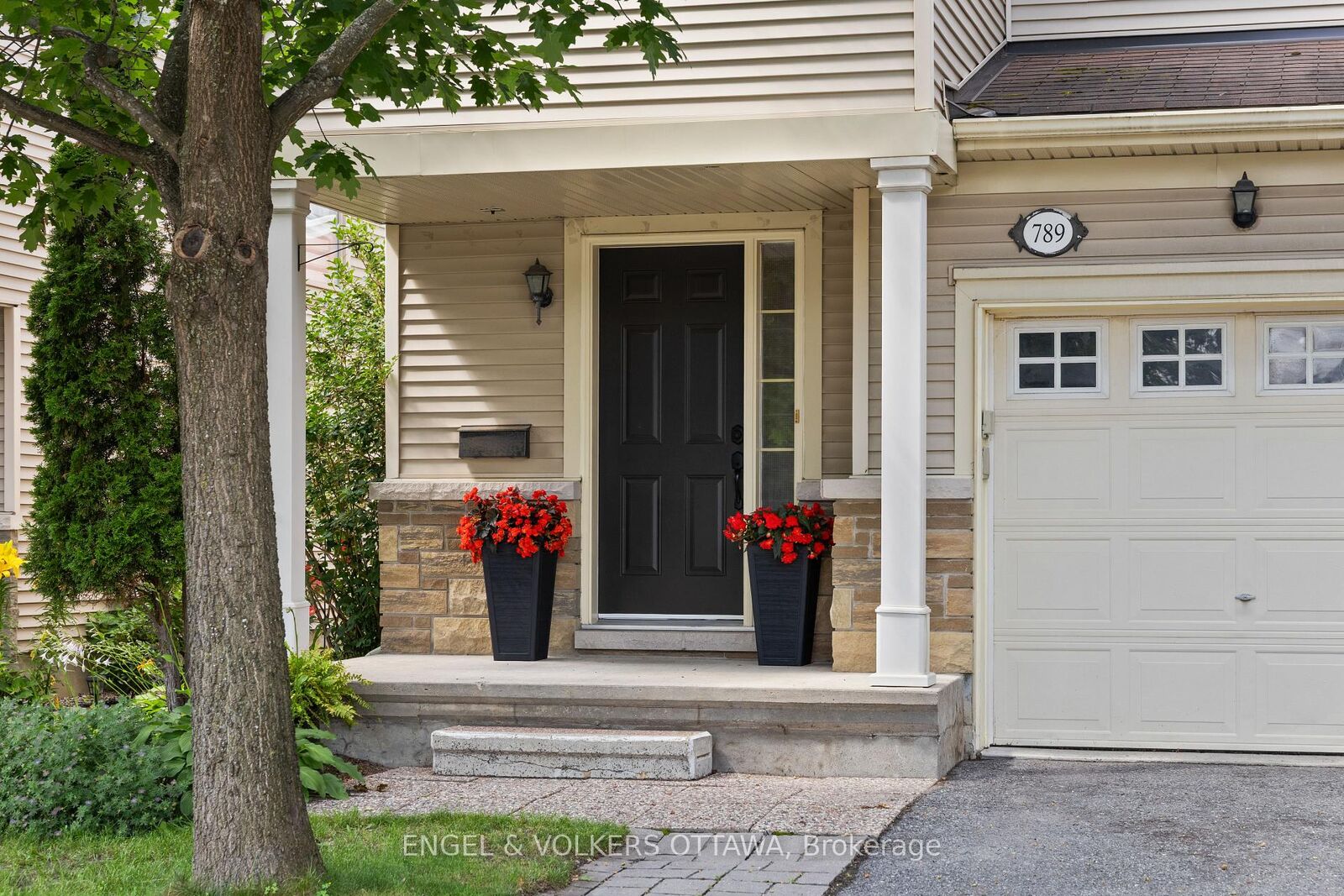 Property Photo:  789 Cobble Hill Drive  ON K2J 0C4 