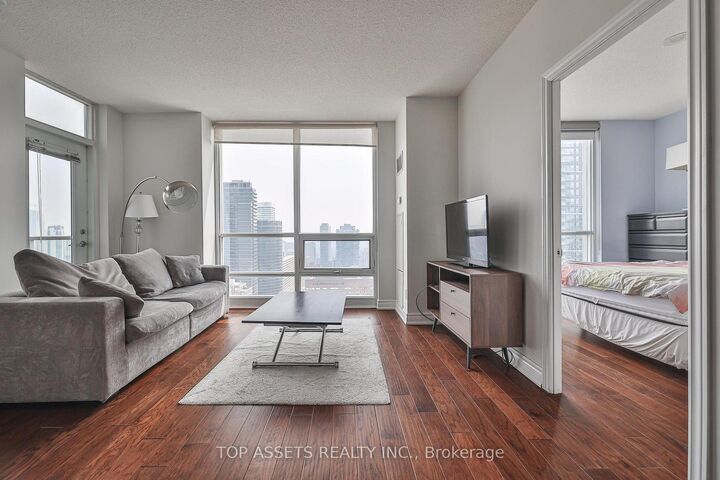 Property Photo: 761 Bay Street 3102 ON M5G 2R2