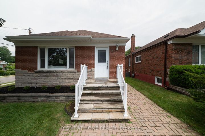 2 Midholm Drive — photo 1