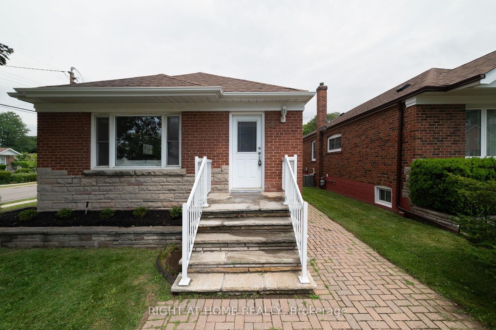 Property Photo:  2 Midholm Drive  ON M1K 3A9 