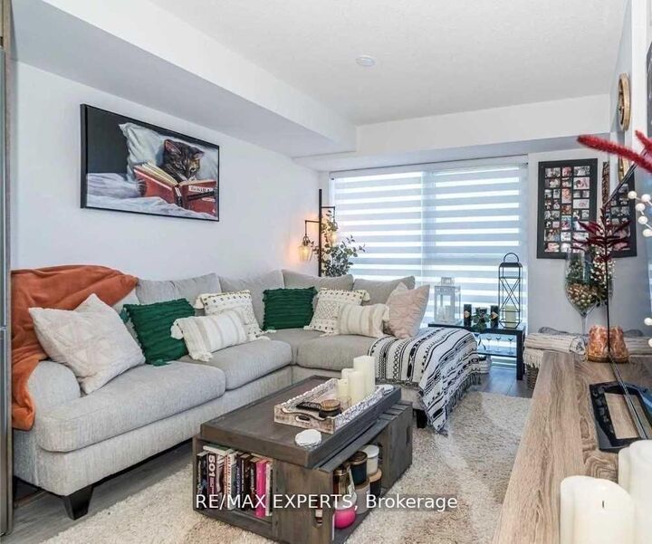 Property Photo:  225 Village Green Square 701  ON M1S 0L3 