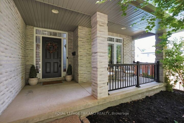Property Photo: 921 Guildwood Boulevard ON N6H 5G4