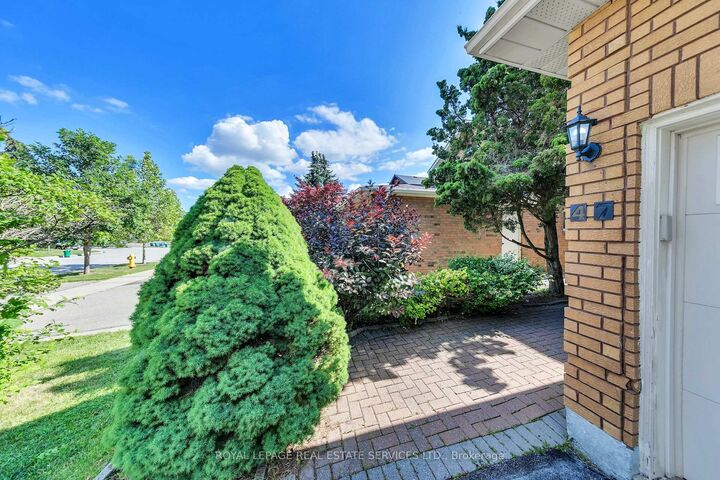 Property Photo: 47 Velvet Crescent ON L4L 5E8
