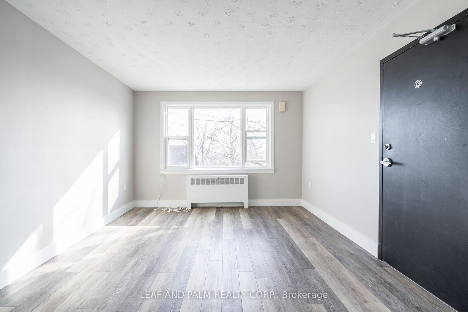 Property Photo: 5567 Ontario Avenue 2 ON L2E 3S4