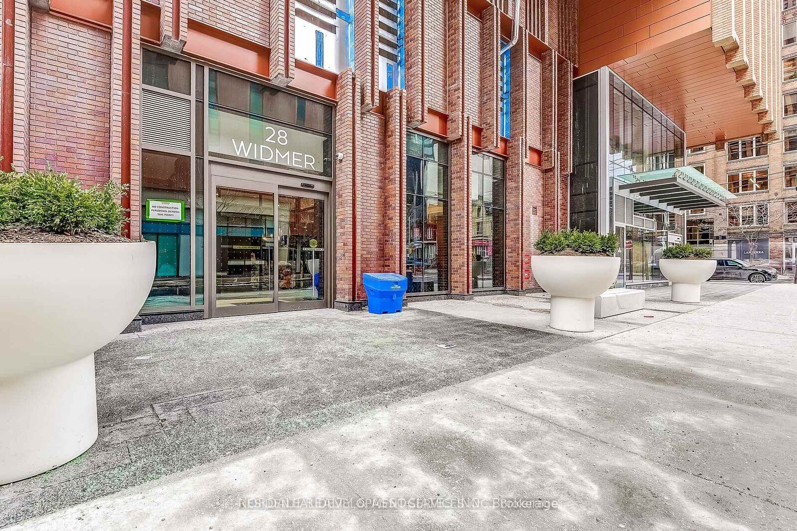 Property Photo:  28 Widmer Street 3923  ON M5V 0T2 
