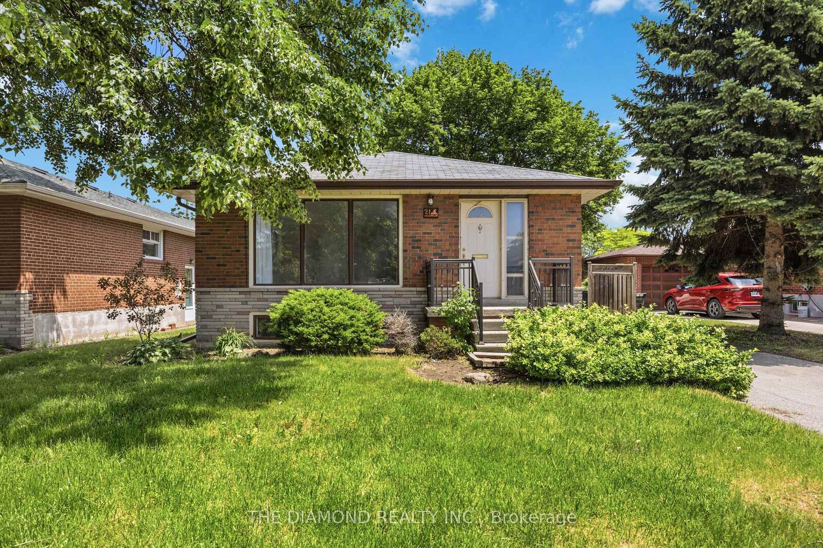 Property Photo: 21 Jardine Place ON M9R 2B8