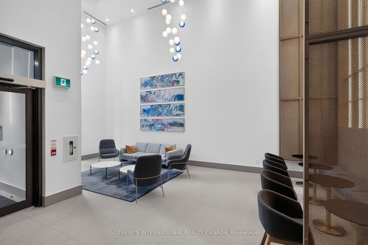 Property Photo: 430 Square One Drive 3905 ON L5B 0L6